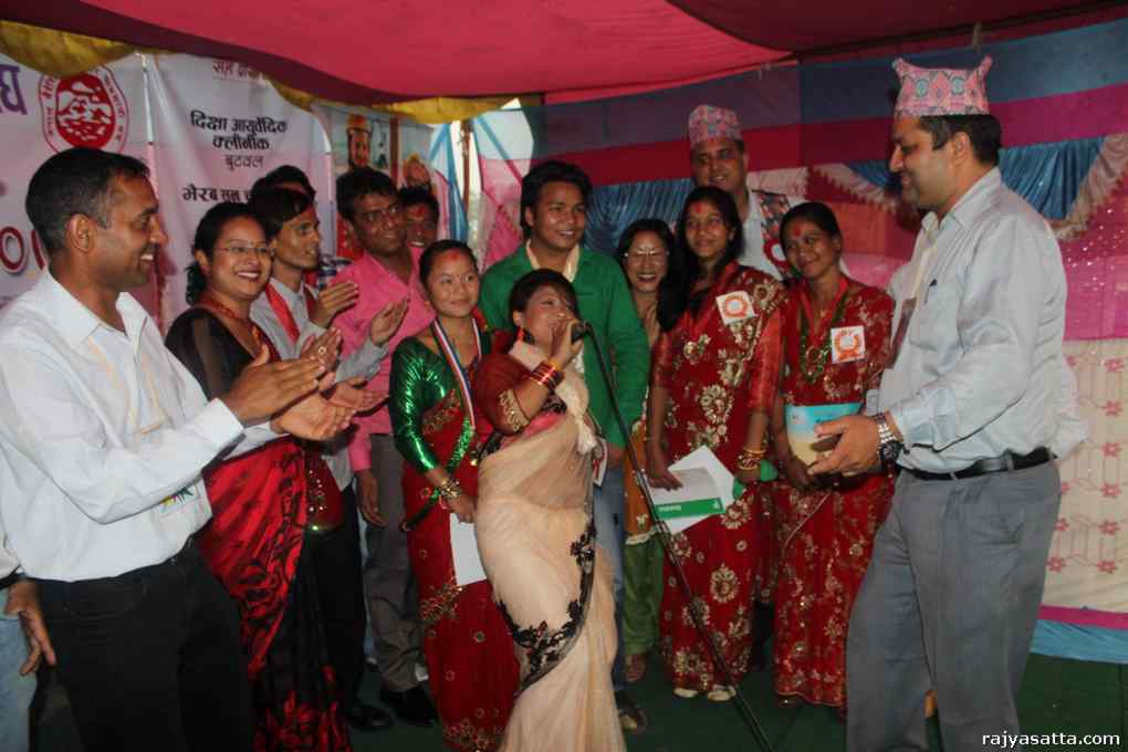 राष्ट्रिय कलाकार संगै स्थानिय प्रतिभा, मुना मगर प्रथम