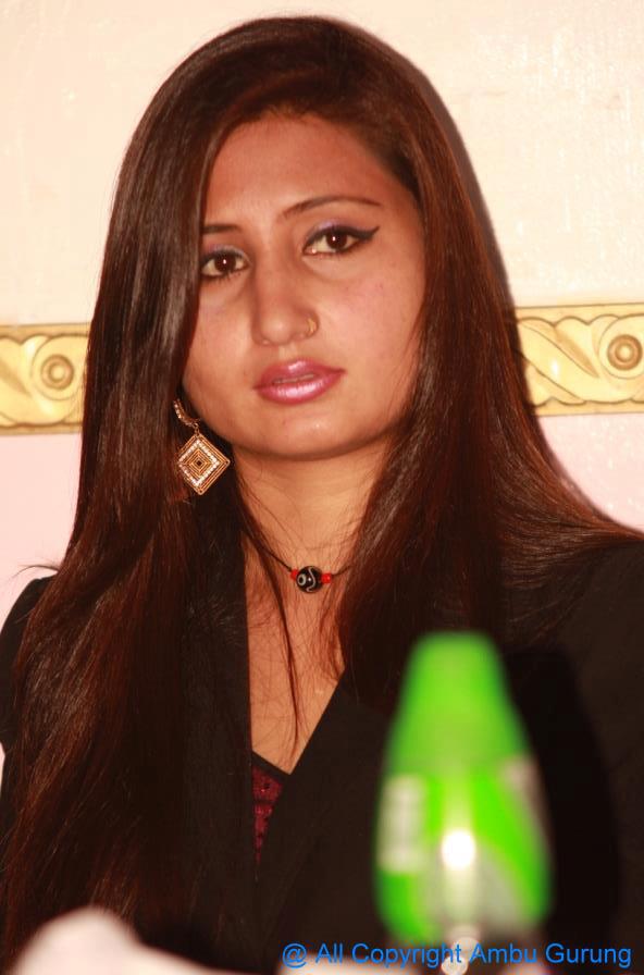 गायीका अन्जु र धार्मिक विवाद