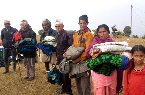 भच्छेकका भूकम्पपीडितलाई कपडा