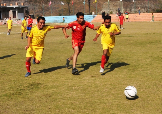 सहारा एकेडेमीमा सेलिब्रेटीको फुटबल