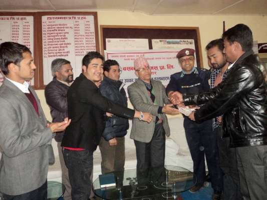 बसन्त फिल्मस् द्धारा पत्रकार उपचारका लागि सहयोग