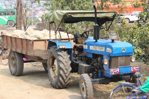 देवदहमा अवैध ढुंगा निकासी ट्याक्टर पक्राउ