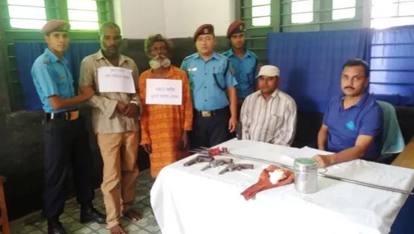 बाबाजी र जोगी १४ राउण्ड गोली र बन्दुक सहित पक्राउ