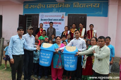 विद्यालयलाइ डष्टवीन हस्तान्तरण