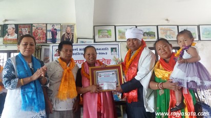 ‘कर्म–कर्ण आदिवासी जनजाति पत्रकारिता पुरस्कार–२०७३’ बाट पत्रकार एमबी आस्था सम्मानित