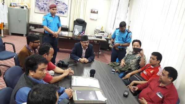 धरानमा सिडिओ चापागाईद्धारा पत्रकार माथि दुव्र्यवहार !