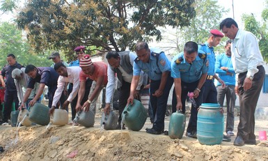 रुपन्देहीको देवदहमा अवैध धरेलु मदिरा नष्ट