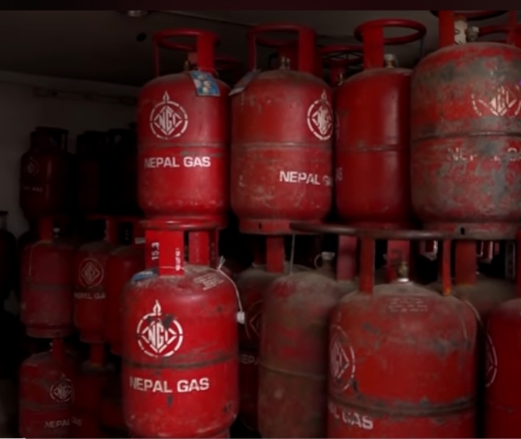 खाना पकाउने ग्याँसको सिलिन्डर लिक हुँदा नेपाली कांग्रेसका नेता एवं सांसद घाइते।