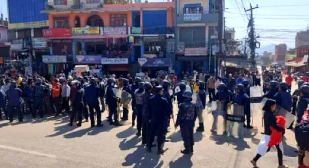 गृहमन्त्रालयले गोंगबु लाेत्सेमलमा लुटपाट र आगजनी गर्नेलाई कारबाही गर्न निर्देशन