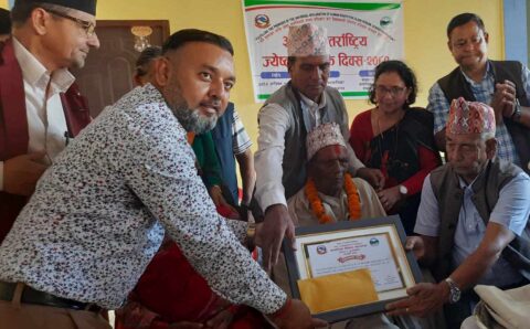 एक सय तीन बर्षिय महानगरपिता पोखरेललाई सम्मान
