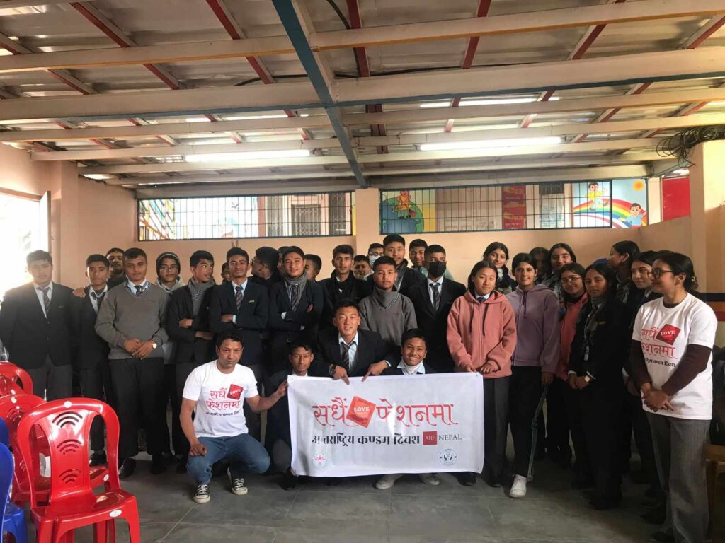 विद्यार्थीहरूलाई यौन तथा प्रजनन स्वास्थ्य स्वास्थ्य सिकाउँदै सुरुवात।