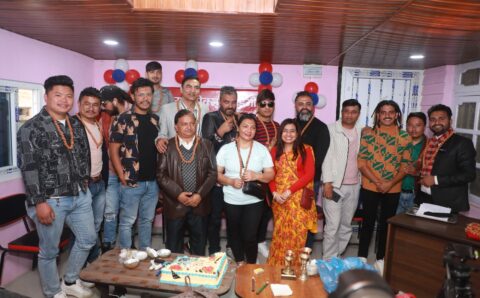 ४ रुपैयाँमा केश काटेर बि.स्टार एकेडेमी एण्ड युनिसेक्स सलूनले चौथो वार्षिकोत्सव मनायाे