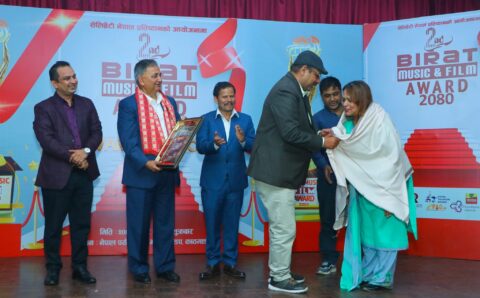 पत्रकार अधिकारीलाई राष्ट्रिय पत्रकारिता पुरस्कार एवं सम्मान
