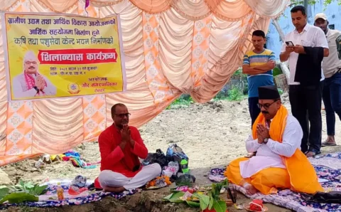 गाैरमा निर्माण हुन लागेका कृषि तथा पशु सेवा केन्द्रकाे शिलान्यास