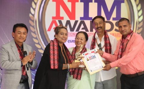 गीता अधिकारीलाई सर्वोत्कृष्ट गीतकार महिला (सुगम संगीत)को अवार्ड